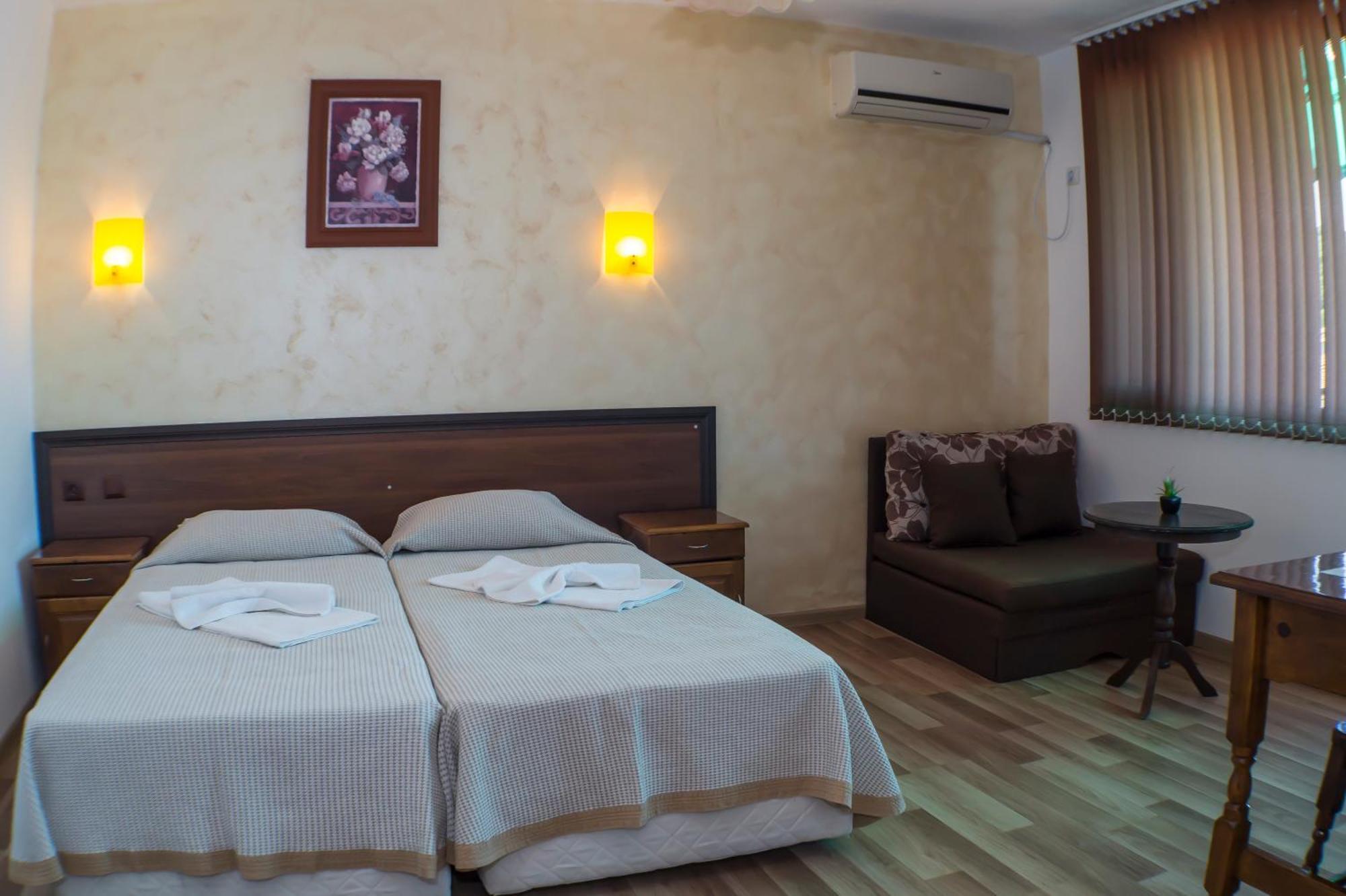 Chrystal Guest House Obzor Oda fotoğraf
